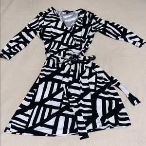 Banana Republic Black & White Wrap Dress ✨Like New